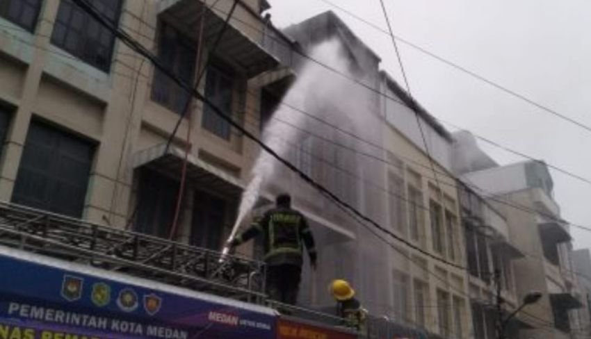 Ruko Mainan Wira Jaya Toys di Jln Bawean Dilalap Api.