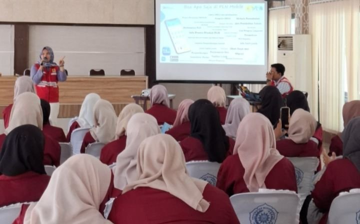 PLN UP3 Padangsidimpuan Ajak Mahasiswa Melek Digital dan Waspada Bahaya Listrik lewat PLN Goes To School