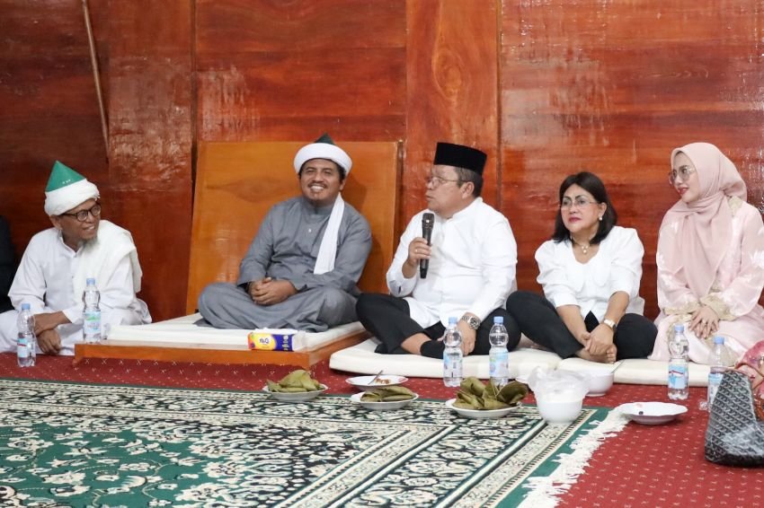 Wali Kota bersilaturahmi ke Pondok Persulukan Tuan Guru Batak Serambi Babussalam, di Nagori Jawa Tongah Kecamatan Hatonduhan