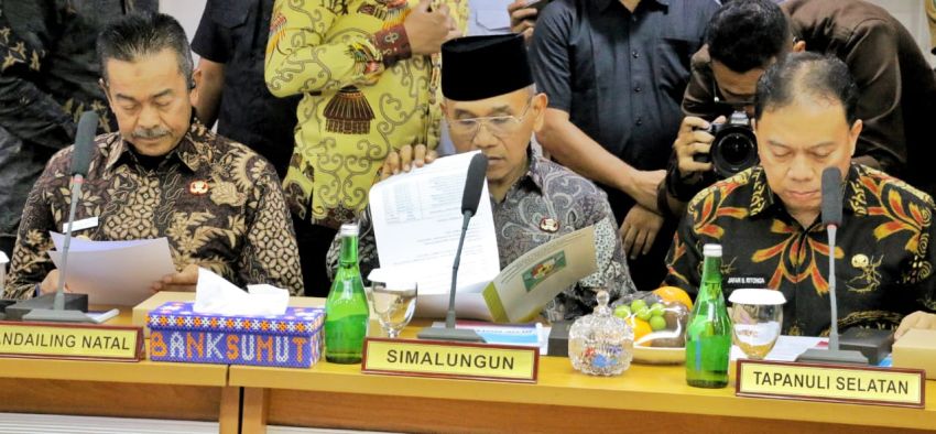 Hadiri RUPS Luar Biasa PT Bank Sumut, Bupati Simalungun: &ldquo;Bank Sumut merupakan mitra stragis
