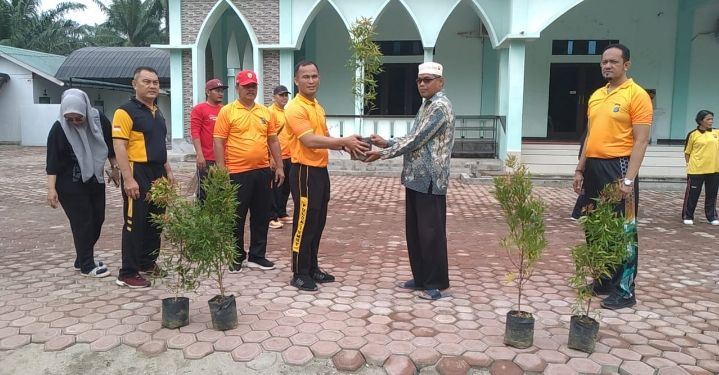 Polsek Pulau Raja Polres Asahan Gelar Bakti Sosial Sambut HUT Bhayangkara ke-79 di Desa Rahuning II