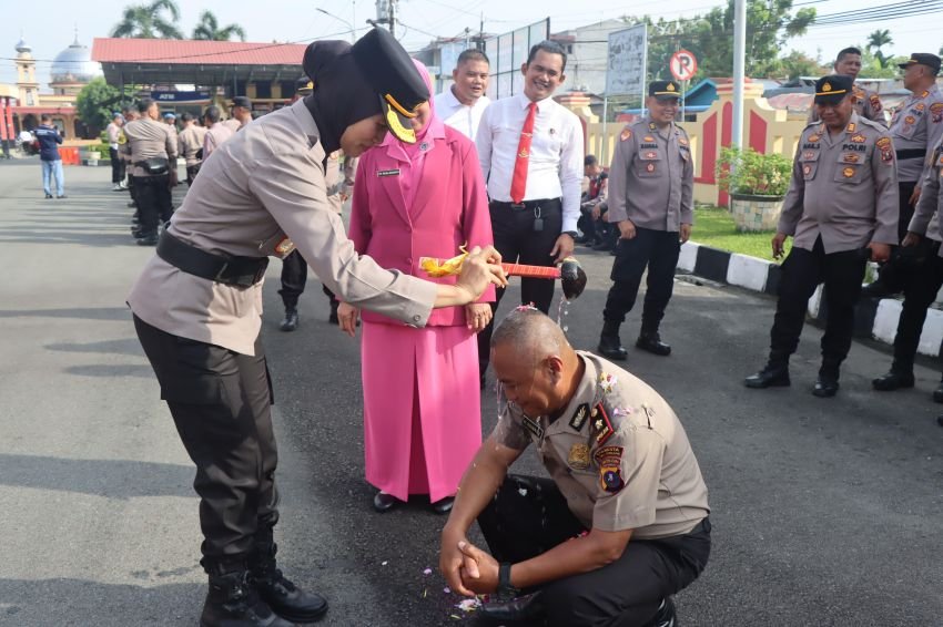 AKP H. Edianto Terima Kenaikan Pangkat Pengabdian di Polresta Deli Serdang