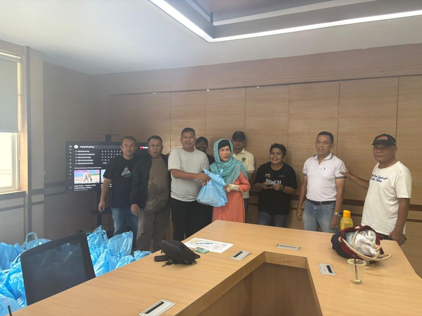 FWP Bagikan 64 Kantong Daging Kurban kepada Wartawan di Lingkungan Pemprovsu