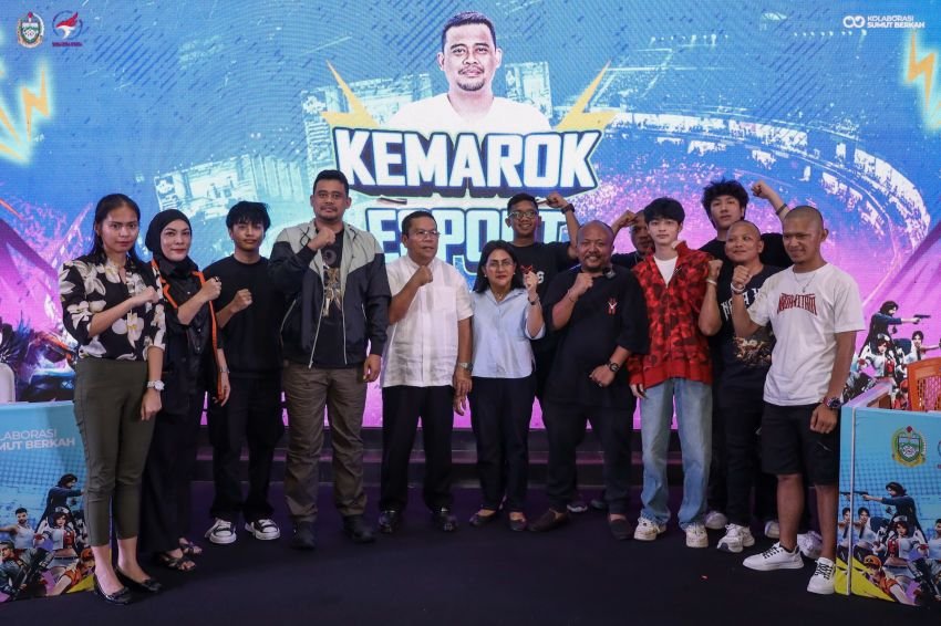 Wali Kota dan Ketua TP PKK menyaksikan langsung Gubernur dan tim bertanding Mobile Legends
