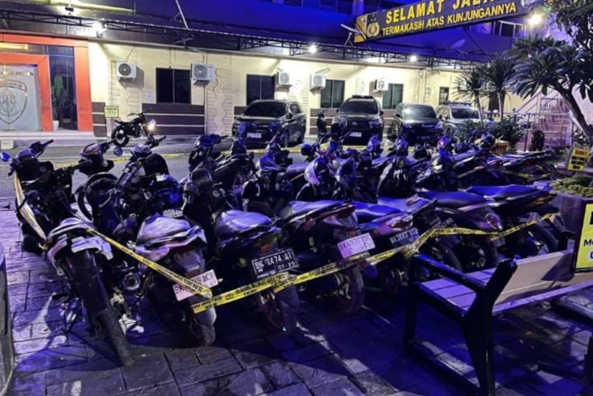 Polisi Gerebek Rumah Temukan Puluhan Motor Diduga Tanpa Dokumen