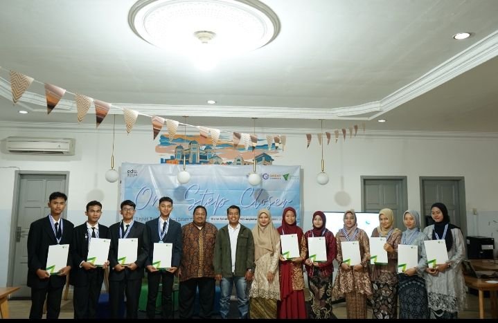 Dompet Dhuafa Waspada Lepas 10 Penerima Beasiswa YES Angkatan 3