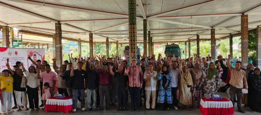 Penyuluhan BPOM bersama Sihar Sitorus DPR-RI dengan disaksikan Ratusan Masyarakat Tapsel