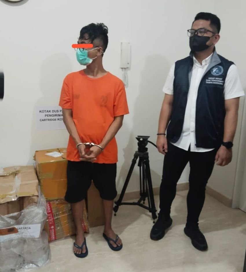 Polisi Ungkap Pabrik Liquid Vape di Apartemen Lexing Ton