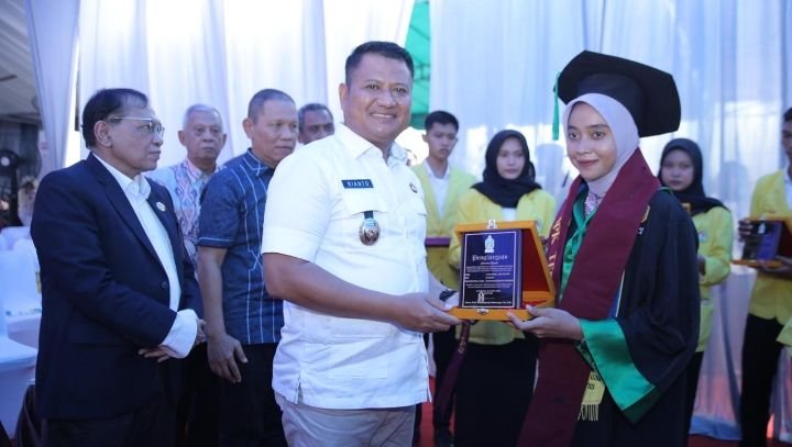 Wabup Asahan Hadiri Wisuda Sarjana dan Pascasarjana Universitas Asahan
