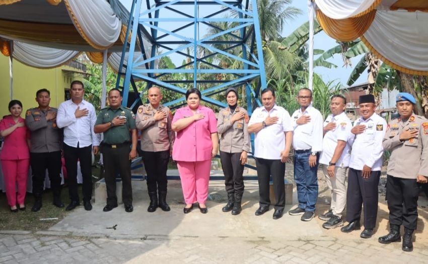 Sambut HUT Bhayangkara, Polresta Deli Serdang Salurkan Air Bersih dan Bagikan Sembako Pada Warga