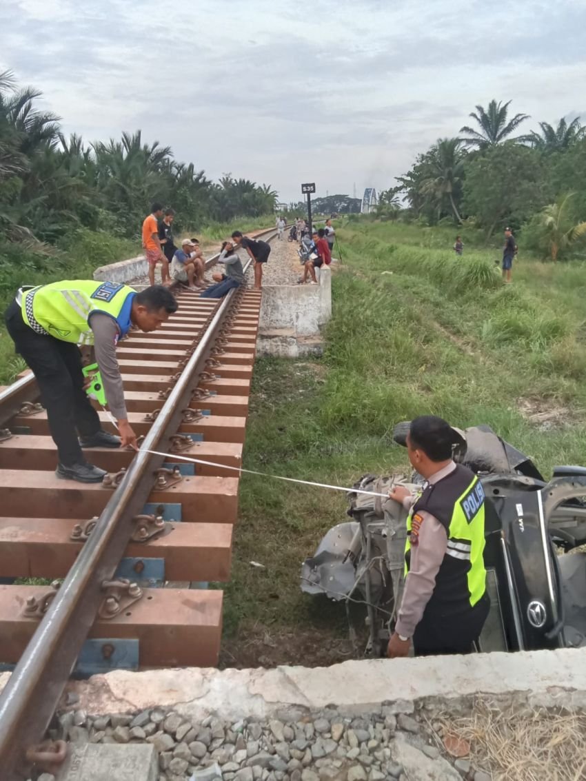 Mobil Tertabrak Kereta Api di Sukamandi Hulu, Dua Orang Tewas di Tempat