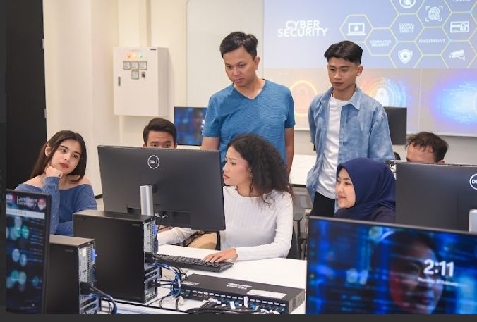 Program Gelar Ganda Bisnis dan Computer Science di DLI: Batu Loncatan Menuju Kesuksesan Internasional