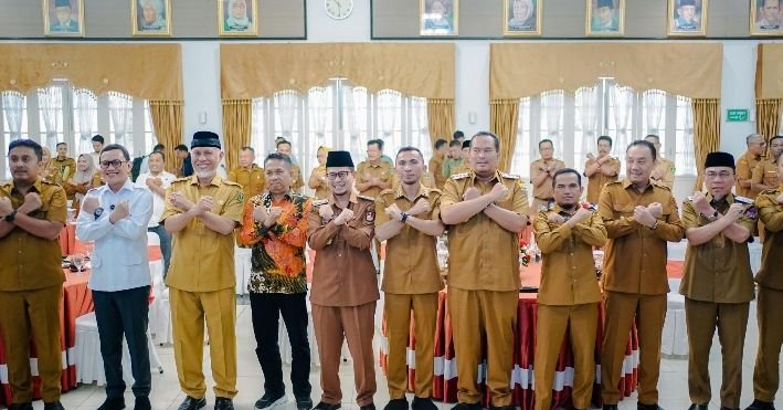 Wabup Solok Hadiri Pertemuan Strategis bersama Menteri Perlindungan Pekerja Migran Indonesia dan Kepala Daerah Se Provinsi Sumbar.