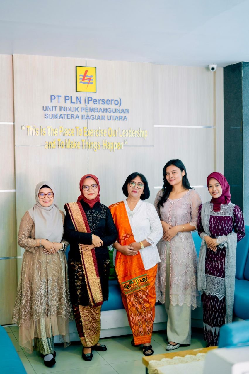 Srikandi PLN Turut Meriahkan Hari Kebaya Nasional