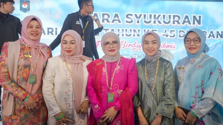 Ketua Dekranasda Kabupaten Solok Hadiri Puncak Peringatan HUT Dekranasda ke-45 Tahun 2025 di Samarinda