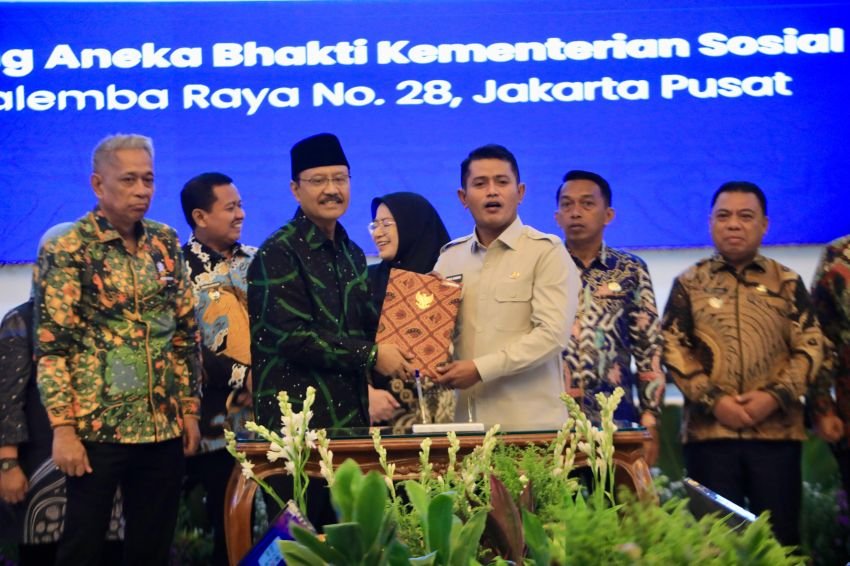 Bupati Solok Teken Penyerahan Aset ke Kementerian Sosial