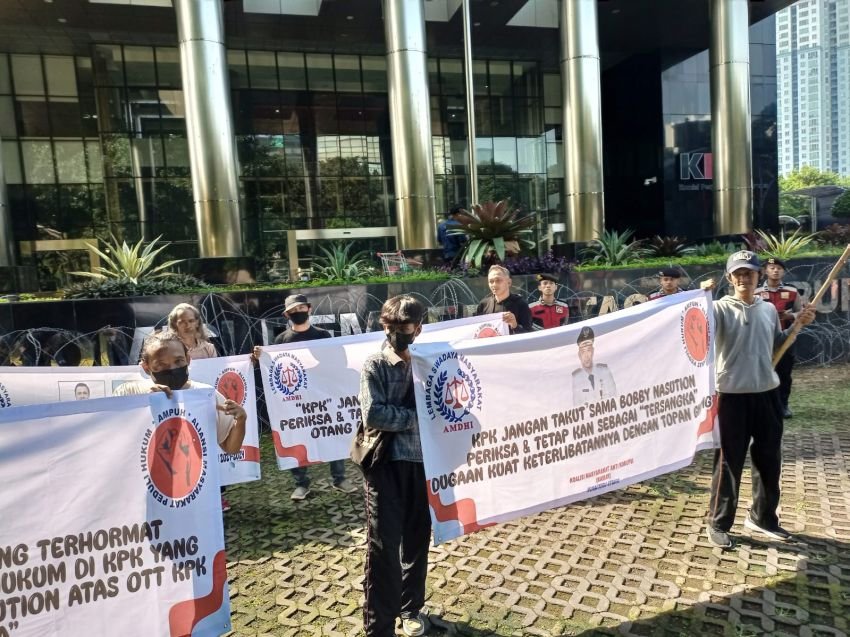 Demo di KPK, KAMAK Desak KPK Panggil Gubernur Sumut Bobby Nasution Terkait Dugaan Korupsi Proyek Infrastruktur