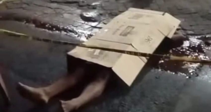 Mayat Pria Berlumuran Darah Ditemukan di Pinggir Jalan