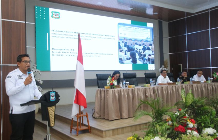 Wali kota menutup Pelatihan Keterampilan Kerja Penggunaan Dana Bagi Hasil Cukai Hasil Tembakau (DBHCHT)