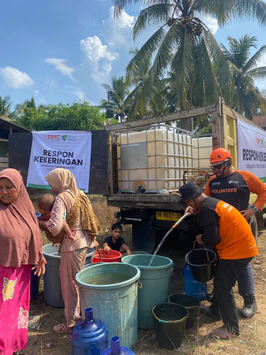 Dompet Dhuafa Waspada Salurkan Bantuan Air Bersih untuk Warga Terdampak Kekeringan di Padang Lawas