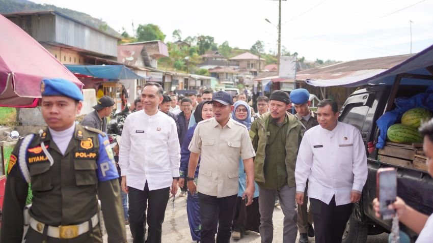Bupati Jon Firman Pandu langsung Tinjau Pasar Bukit Sileh