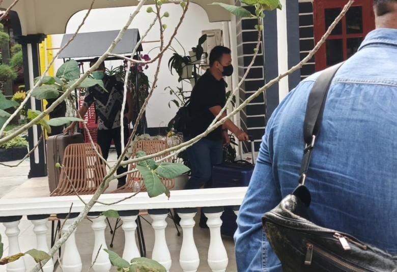 Dibalik Jalan Rusak Tabagsel dan OTT di Madina, Kediaman, Kantor Boss PT DNG di Geledah KPK RI, Dua Koper Disiapkan