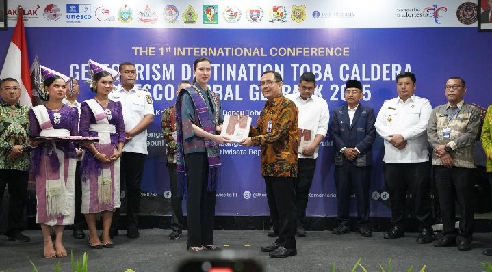 Langkah Bersama Menjadikan Toba Caldera Mendunia Pengembangan Potensi Ekonomi Geotourism Kaldera Toba