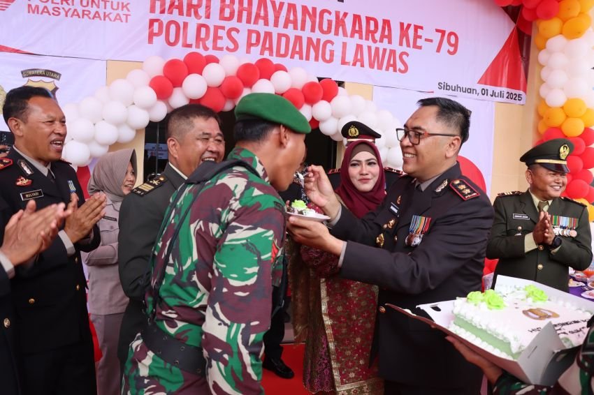 Hangat dan Penuh Kejutan! HUT Bhayangkara ke-79 di Palas Dirayakan Bersama TNI, Tunjukkan Sinergi Kuat TNI-Polri