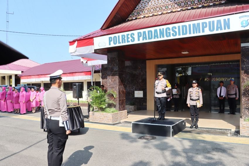 AKBP Wira Prayatna Pimpin Sertijab Kabag Ops dan Kabag Ren di Mako Polres Padangsidimpuan "Momentum Regenerasi dan Penguatan Organisasi"