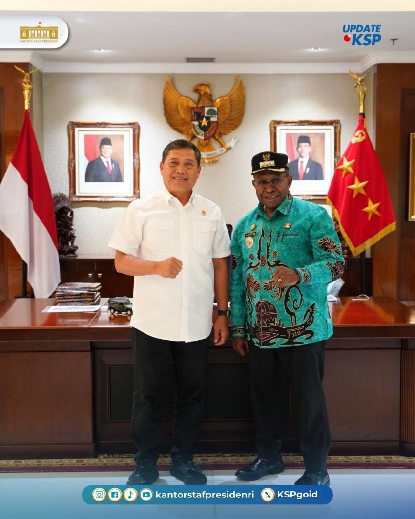 Kepala Staf Kepresidenan Terima Bupati Waropen, Bahas Penetapan Distrik dan Infrastruktur