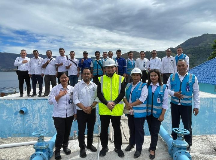 Menindak Lanjuti Harapan Gubsu Bobby Nasution Plt Dirut Perumda Tirtanadi Berjibaku Atasi Gangguan Pelayanan Air Minum di Samosir.