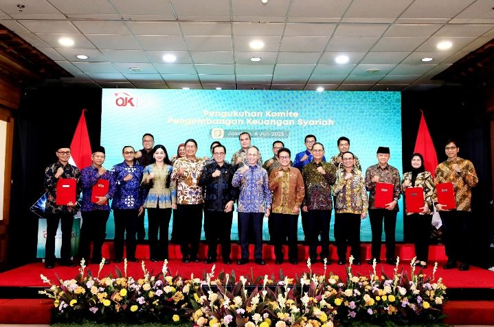 OJK Kukuhkan Komite Pengembangan Keuangan Syariah, Perkuat Transformasi Sektor Syariah Nasional