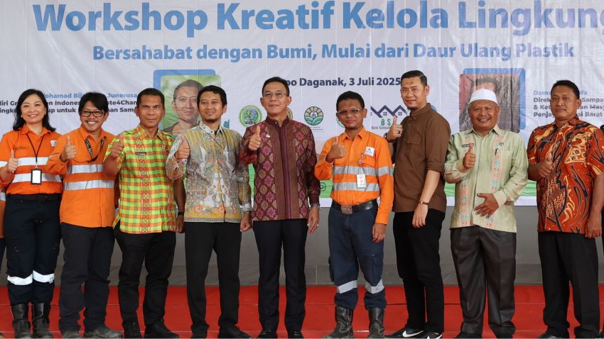 Ecobrick untuk Bumi: Agincourt Resources Gagas Aksi 10.000 Botol Plastik Jadi Karya Nyata