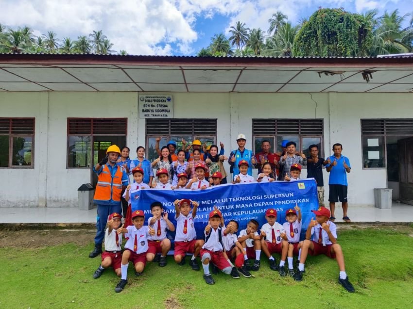 PLN Hadirkan Listrik Untuk Sekolah di Pelosok Nias Lewat Inovasi Super Sun