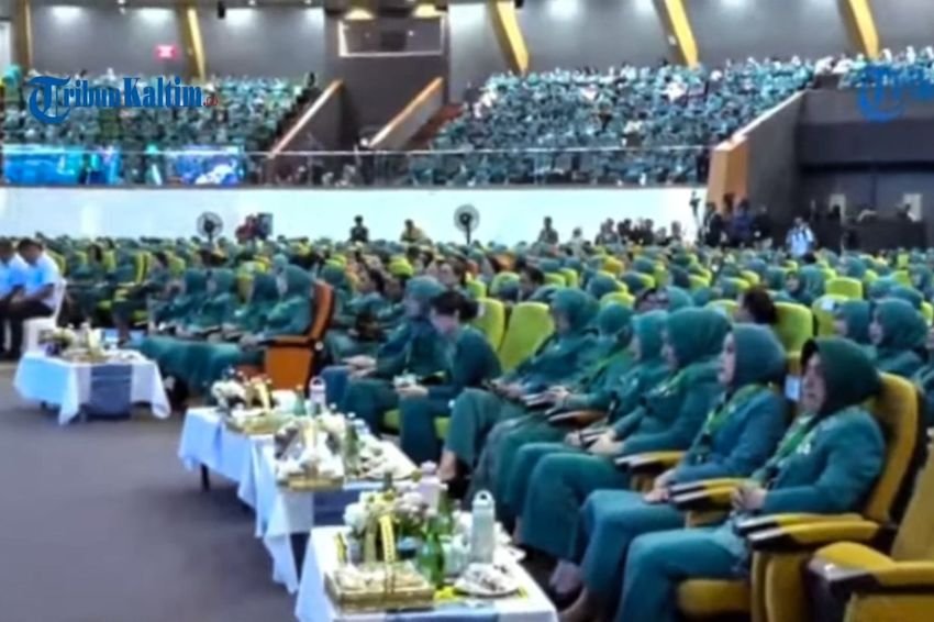 Ketua TP PKK menghadiri Puncak Peringatan Hari Kesatuan Gerak (HKG) PKK ke-53 dan Rapat Kerja Nasional (Rakernas) ke-10 PKK