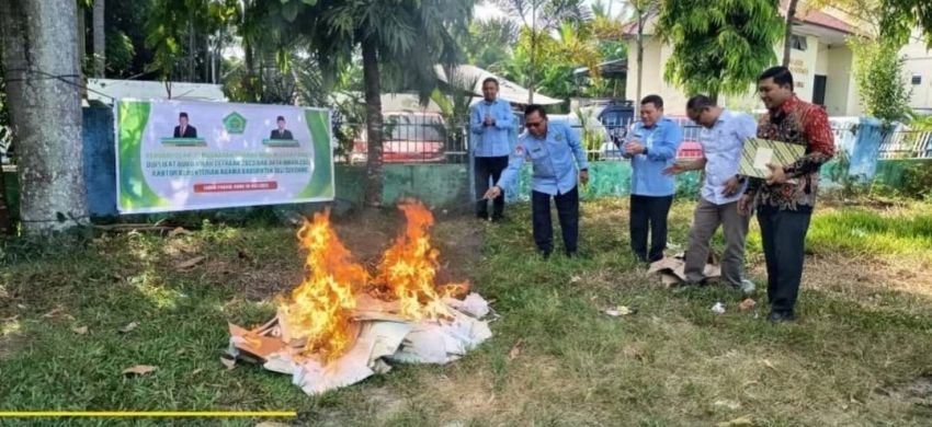 Kakan Kemenag Deli Serdang Musnahkan Ribuan Dokumen Nikah Kadaluarsa Demi Tertib Administrasi dan Mencegah Penyalahgunaan