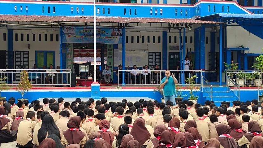 Ketua Umum JMSI Motivasi Siswa SMPN 1 Padangsidimpuan, Tanya Siapa yang Mau Jadi Astronot