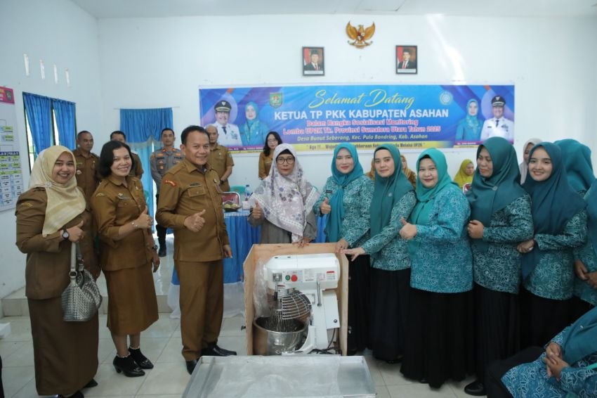 Ketua TP PKK Asahan Lakukan Pembinaan UP2K di Desa Bunut Seberang