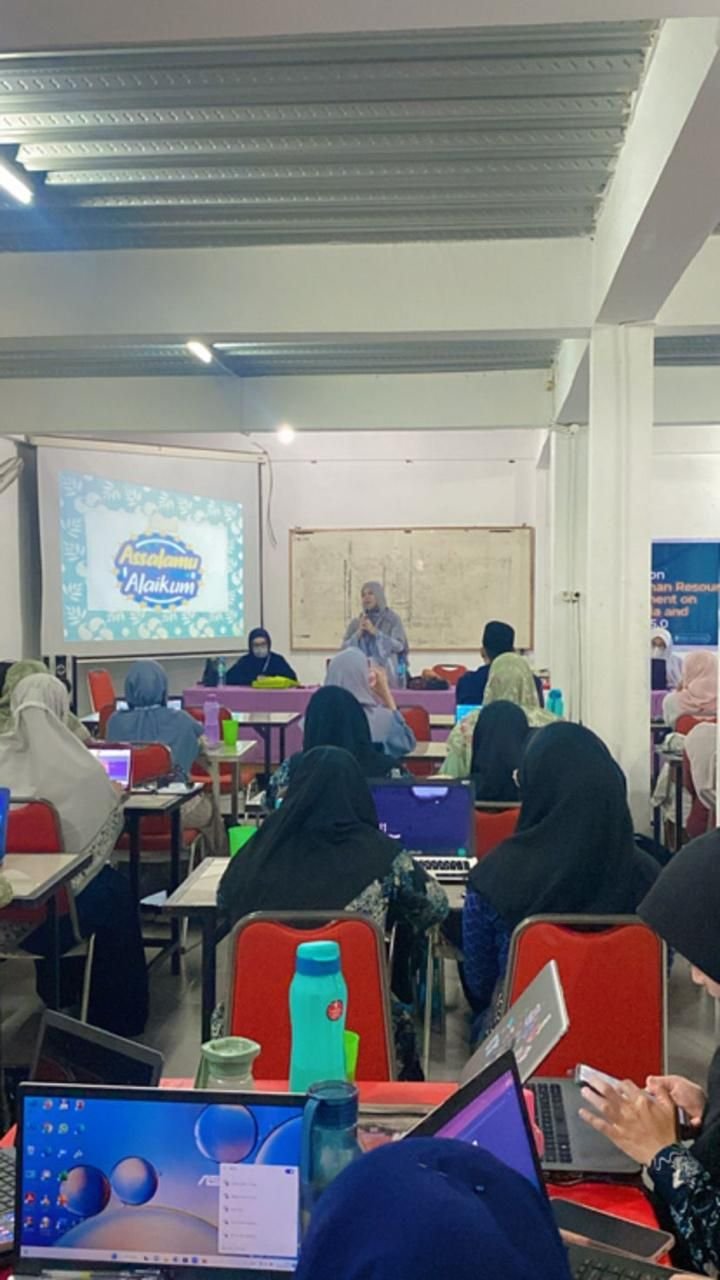 PKM UMA Dorong Pemberdayaan SDM Berbasis Digitalisasi dan Marketing 5.0 di Namira Islamic School