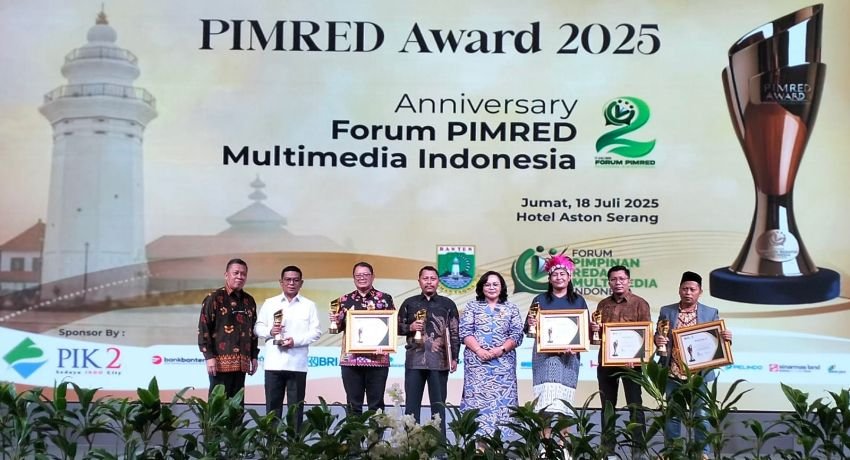 55 Tokoh, Pimpinan Lembaga dan Instansi Dianugerahi Penghargaan Pimred Award 2025