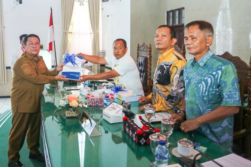 Pokir Hasil Reses I DPRD Kota Pematangsiantar Tahun 2025. Di serahkan dalam Rapat Paripurna V DPRD