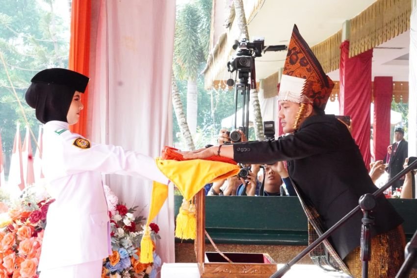 Upacara Peringatan HUT Ke 80 RI di T. Tinggi khidmat