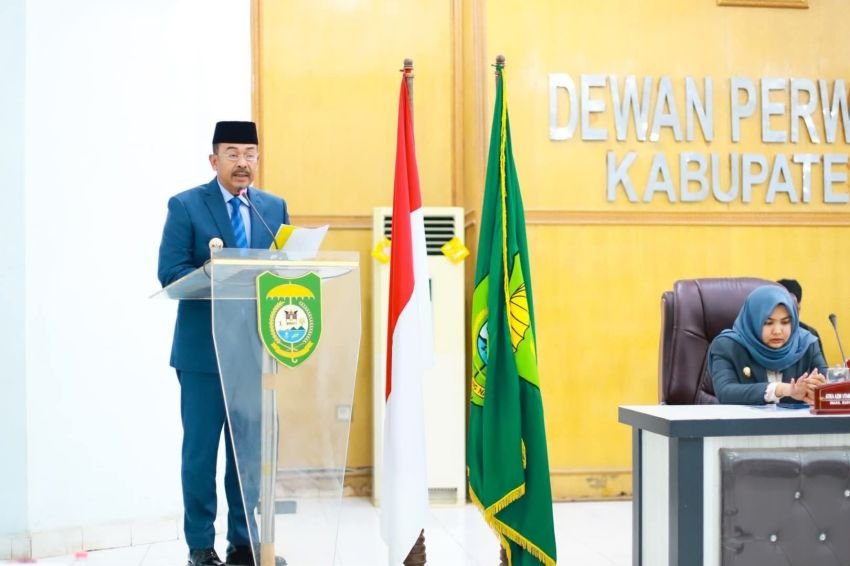 Bupati Saipullah Nasution Sampaikan Nota Pengantar LPJ APBD Tahun 2024 di Gedung DPRD Madina