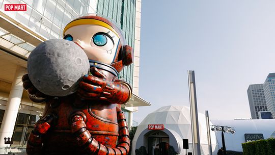 POP MART MEGA SPACE MOLLY: Pameran Hello Moon Hadir di Jakarta, Indonesia