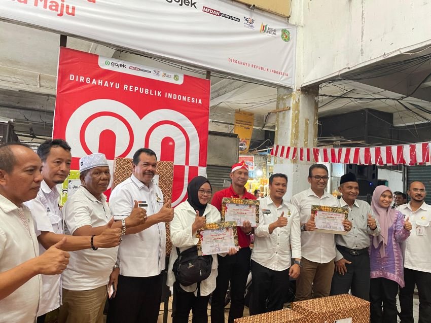 Semarak HUT RI ke-80, PUD Pasar Medan Serahkan Hadiah Lomba, Dukung Upaya Meramaikan Pasar