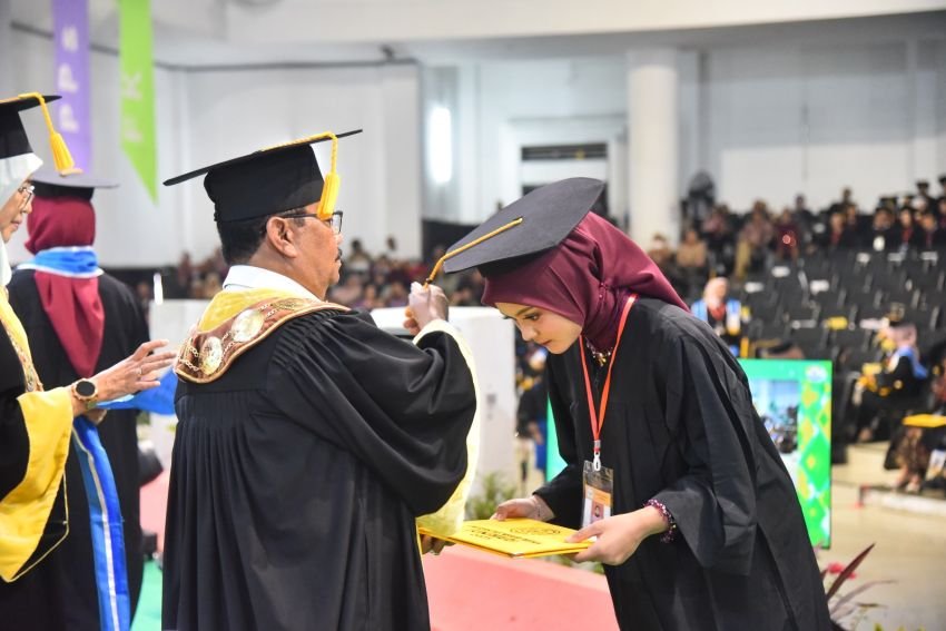 2.199 Lulusan Unimed Diwisuda, Rektor Berharap Lulusan Dapat Langsung Mengabdikan Ilmunya