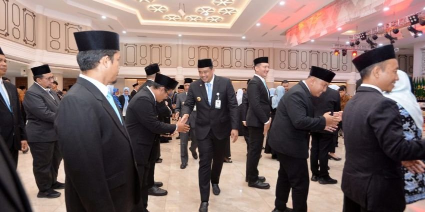 Lantik 103 Pejabat Administrator dan Fungsional, Gubernur Bobby Minta Dapat Bekerja Sama dan Berkolaborasi