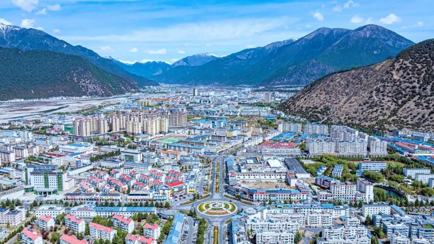 'Sky Roads' Menelusuri Perjalanan Xizang dari iIolasi Menuju Modernitas