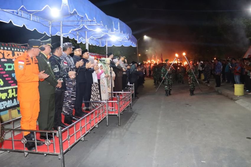 Wali Kota Tanjungbalai Lepas Pawai Obor Disaksikan Ribuan Warga