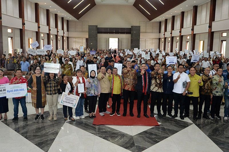 Festival Kemudahan dan Perlindungan Usaha Mikro, Gubernur Bobby Nasution Beri Hadiah Gratis Cicilan Kredit Setahun untuk UMKM